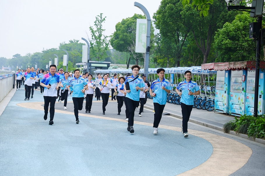 1684720664988603VUIT.jpg 沿江跑4.jpg